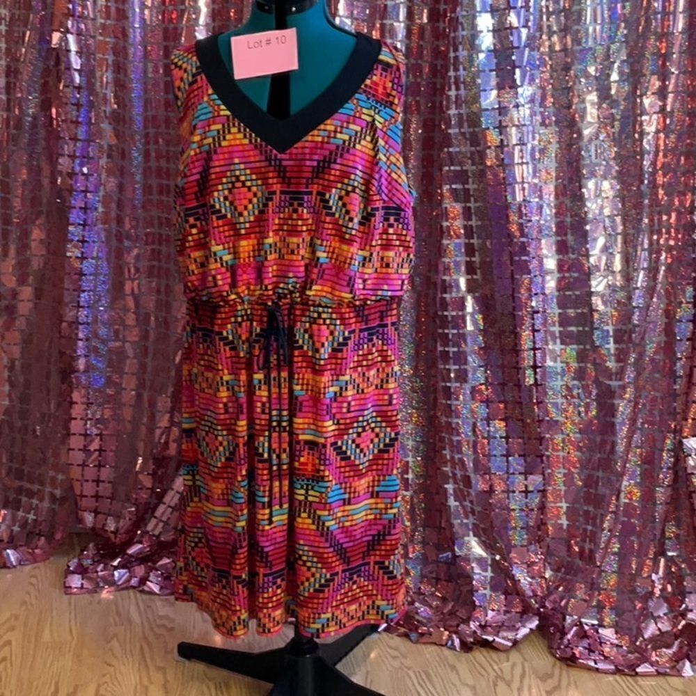 NWOT EMMA & MICHELE sleeveless dress in beautiful vibrant colors size 3 XL